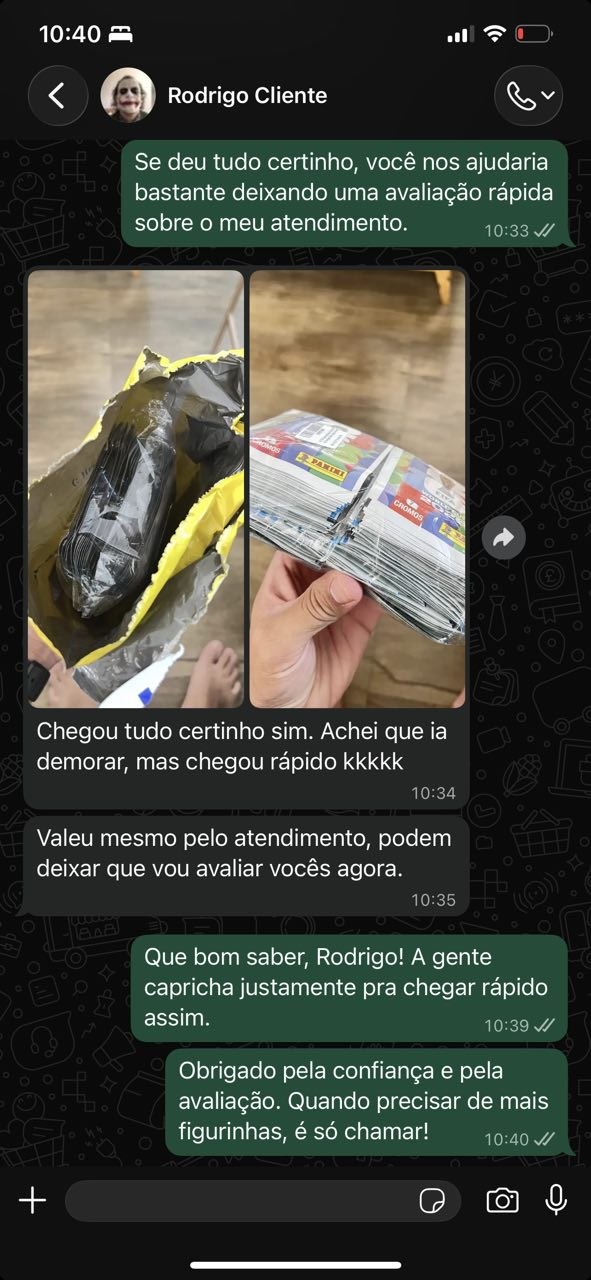 Print de WhatsApp do Rodrigo mostrando um maço grande de envelopes Panini